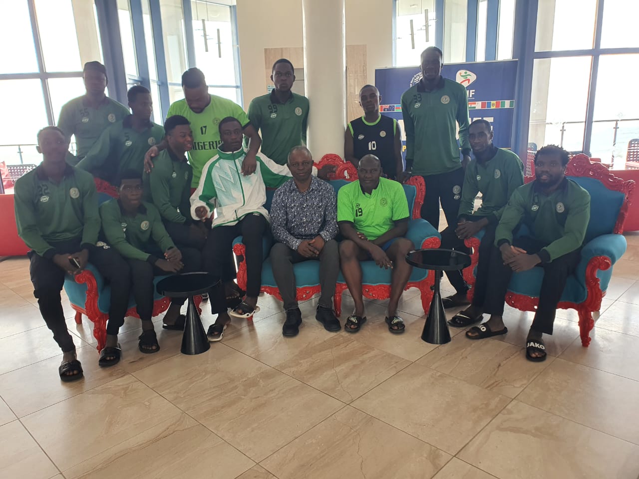 Mr. P.O Akanmode of Nigeria Embassy in Bucharest with Nigerian handballers